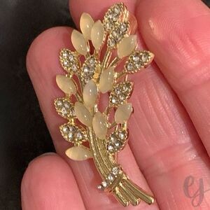 Men’s Gold Wheat Lapel Pin Brooch – Vintage Style - Gold & Crystal Accents